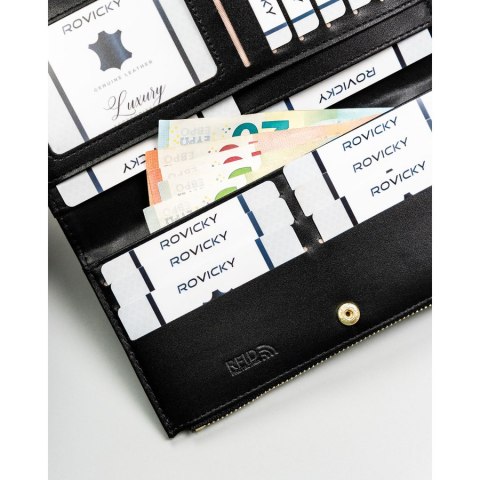 Czarny, duży portfel damski ze skóry ekologicznej zamykany suwakiem i zatrzaskiem - Rovicky
