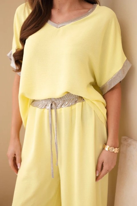 komplet damski żółty detal materiału i złotego wykończenia