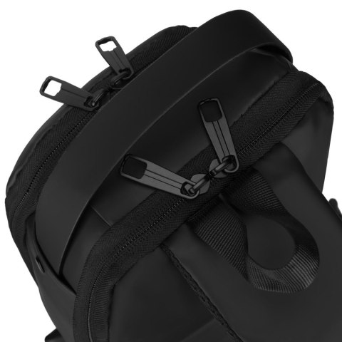 Czarna saszetka męska na ramię wykonana ze skóry ekologicznej - Rovicky