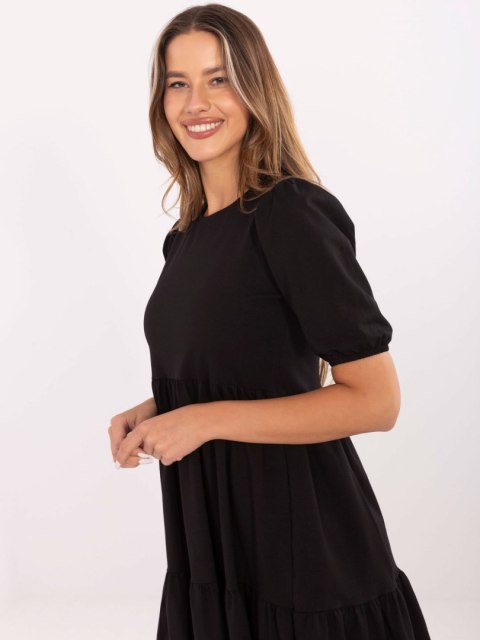 Czarna sukienka casual przed kolano
