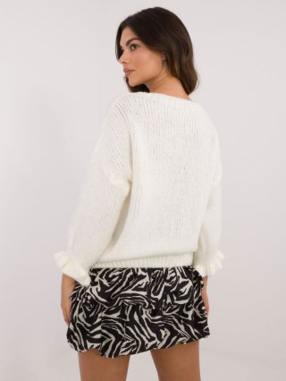 Sweter damski ecru oversize z falbankami i dodatkiem wełny ITALY MODA