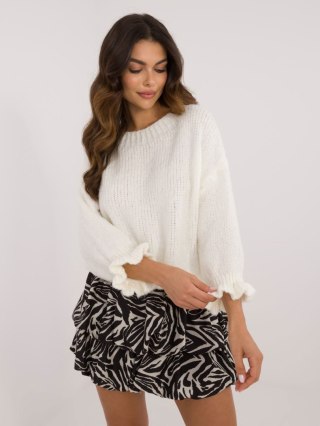 Sweter damski ecru oversize z falbankami i dodatkiem wełny ITALY MODA