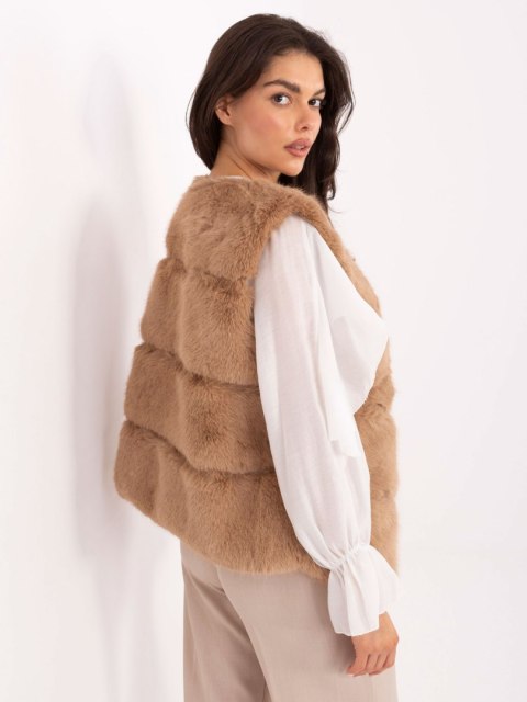 Kamizelka-AT-KZ-2349.00P-camelowy