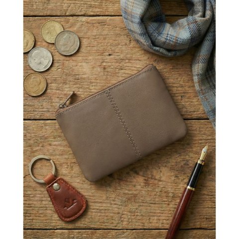 Ciemnobeżowe etui na klucze ze skóry naturalnej z zewnętrzną kieszenią na zatrzask