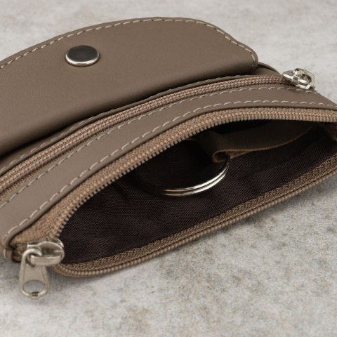 Ciemnobeżowe etui na klucze ze skóry naturalnej z zewnętrzną kieszenią na zatrzask