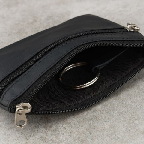 Etui na klucze w czarnym kolorze wykonane ze skóry naturalnej