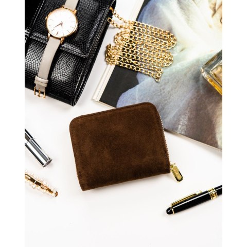 Brązowy portfel damski wykonany ze skóry ekologicznej zamykany na suwak - Rovicky