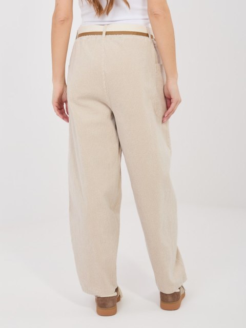modne spodnie damskie carrot beżowe casual