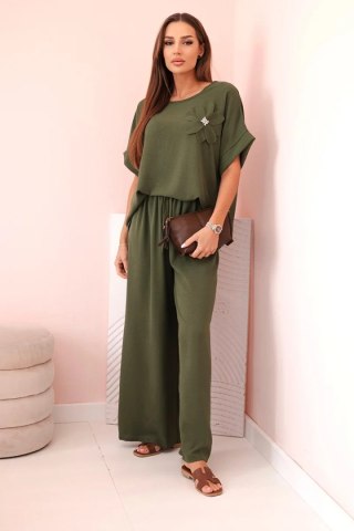 Komplet damski z wiskozy z kwiatem i szerokimi spodniami khaki Made in Italy