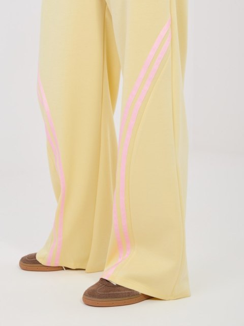 Spodnie dresowe-IT-DR-22168.66-jasny żółty