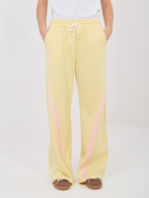 Spodnie dresowe-IT-DR-22168.66-jasny żółty