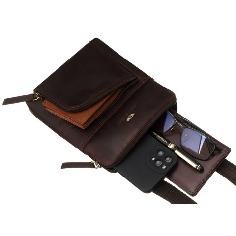 Brązowa, skórzana listonoszka męska zawieszona na regulowanym pasku - Peterson