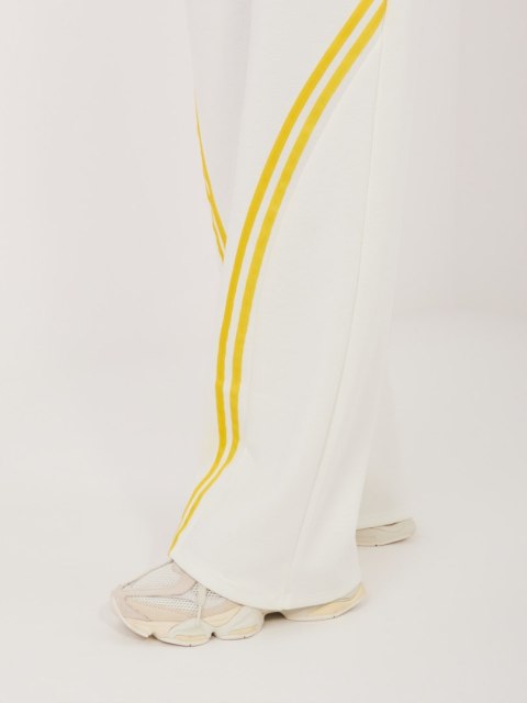 Spodnie dresowe-IT-DR-22168.66-ecru