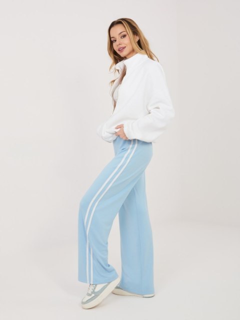 jasnoniebieskie spodnie sportowe damskie stylowy wieszak