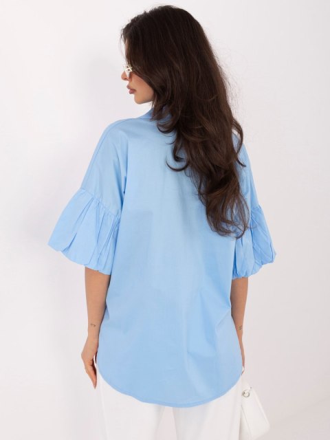 koszula damska jasnoniebieska detal rękawa falbanka