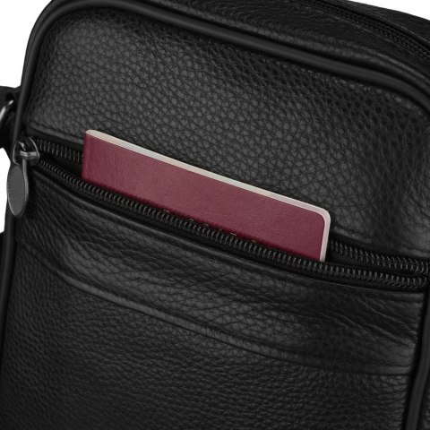 Listonoszka męska wykonana ze skóry naturalnej w czarnym kolorze, zamykana suwakiem - Rovicky