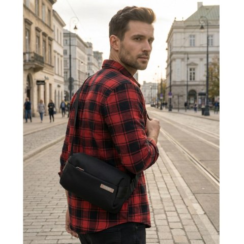 Czarna saszetka męska na ramię mała listonoszka miejska na suwak nerka crossbody lekka - Peterson