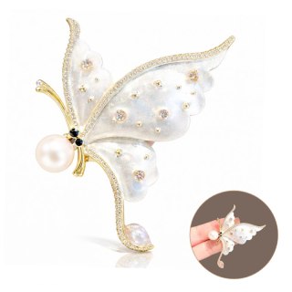 Broszka ozdobna - MOTYL z perłą, biała masa perłowa z cyrkoniami BZ227