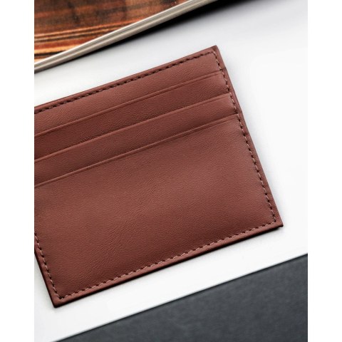 Brązowe, eleganckie etui na karty ze skóry naturalnej