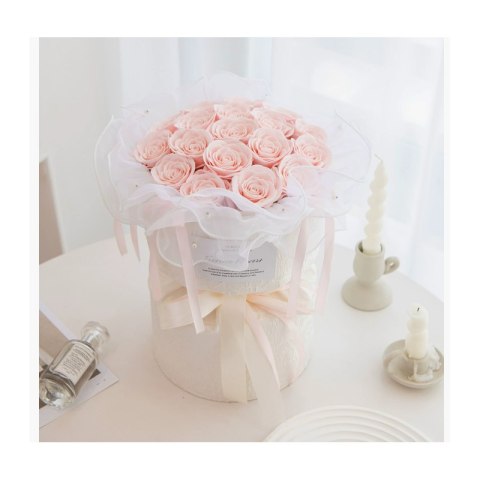 Luksusowy flower box z różowymi kwiatami mydlanymi i światełkami LED