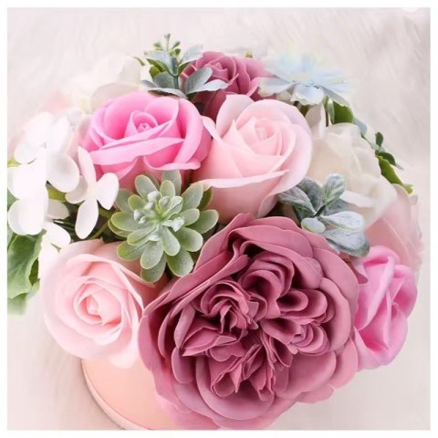 Flower box różowy prezent dla ukochanej kobiety
