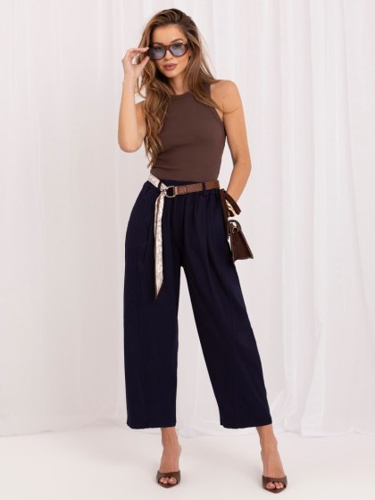 Granatowe spodnie damskie carrot 7/8 z wysokim stanem i paskiem ITALY MODA