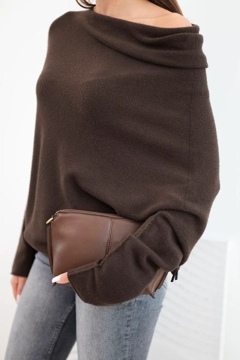 Elegancki brązowy sweter damski typu nietoperz z szerokim dekoltem