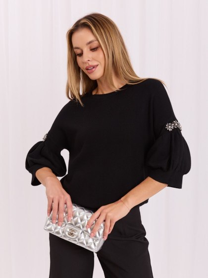 Czarny elegancki sweter damski z cyrkoniami i bufiastymi rękawami 3/4 ITALY MODA