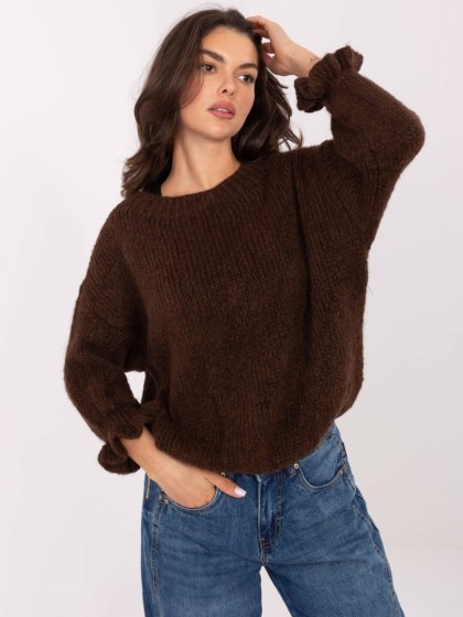 Ciemnobrązowy sweter damski oversize z falbankami i dodatkiem wełny ITALY MODA