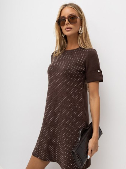 Brązowa elegancka sukienka trapezowa z dżetami ITALY MODA
