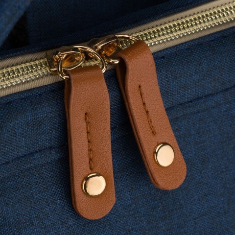 Granatowy plecak dla mamy wykonany z poliestru, dwukomorowy, zamykany suwakiem - Peterson