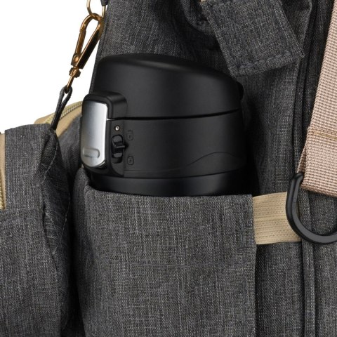 Pojemny plecak dla mamy wykonany z poliestru w ciemnoszarym kolorze, wyposażony w port USB - Peterson