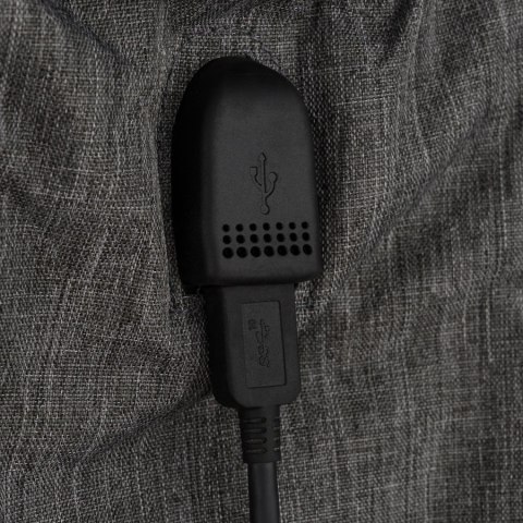 Pojemny plecak dla mamy wykonany z poliestru w ciemnoszarym kolorze, wyposażony w port USB - Peterson