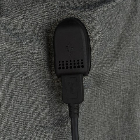 Pojemny plecak dla mamy wykonany z poliestru w szarym kolorze, wyposażony w port USB - Peterson