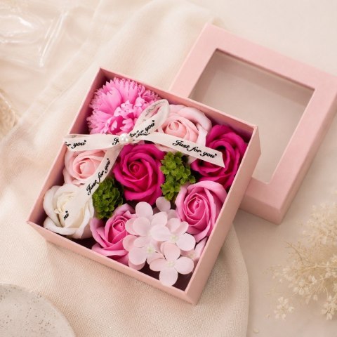 Bukiet zapachowych kwiatów mydlanych w ozdobnym pudełku, flower box BUK02R
