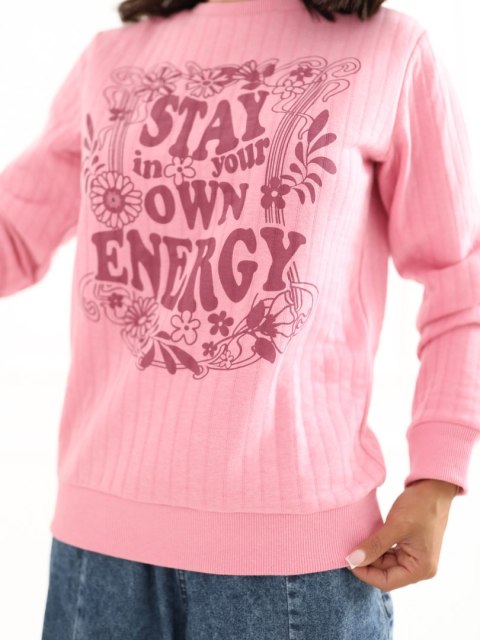 Różowa prążkowana bluza damska z nadrukiem Stay in Your Own Energy SUBLEVEL