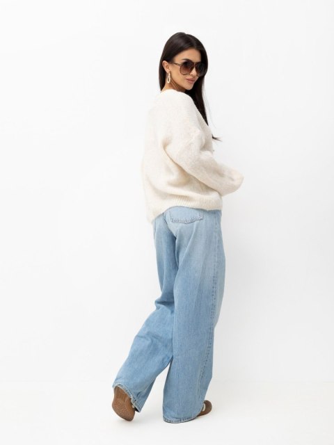 Sweter damski jasnobeżowy oversize z długim rękawem