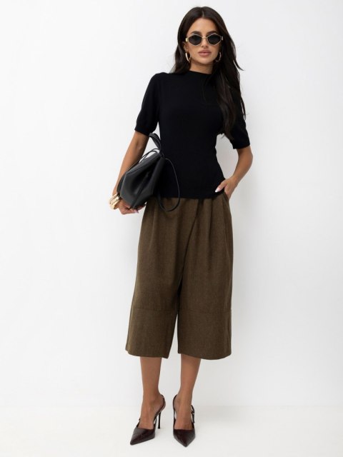 Czarny sweter damski basic z 51% wiskozy