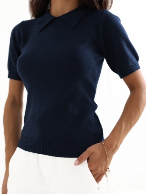 Granatowy sweter damski z kołnierzykiem polo i krótkim rękawem