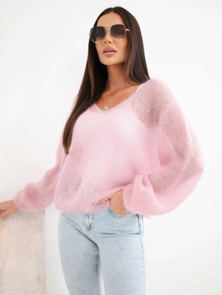 Cukierkowy różowy sweter damski z 70% kid moheru i dekoltem V – luźny fason