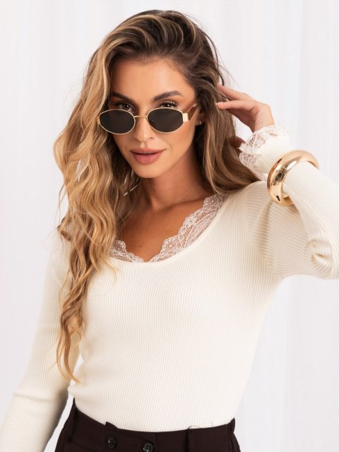 Jasnobeżowy sweter damski – elegancki fason ITALY MODA