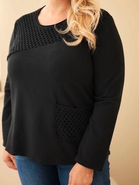 Bluza damska bawełniana Plus Size z ażurową wstawką i kieszenią czarna