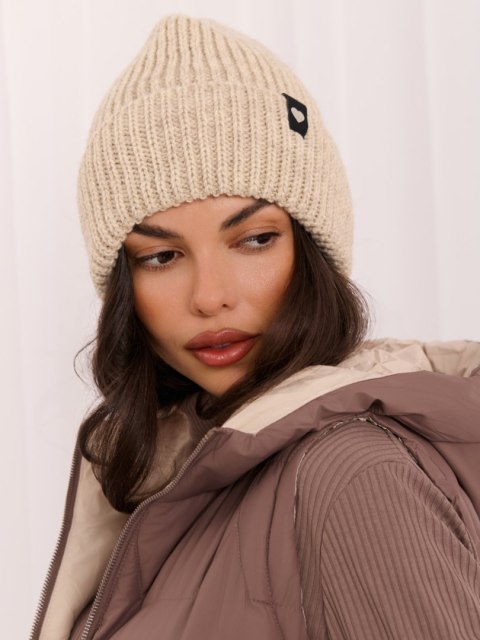 Prążkowana czapka damska beanie w kolorze beżowym