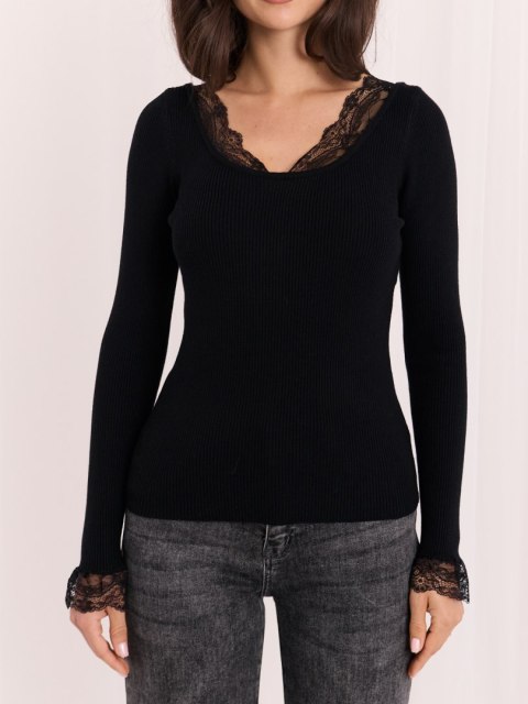 Czarny sweter damski ITALY MODA z koronkowym dekoltem