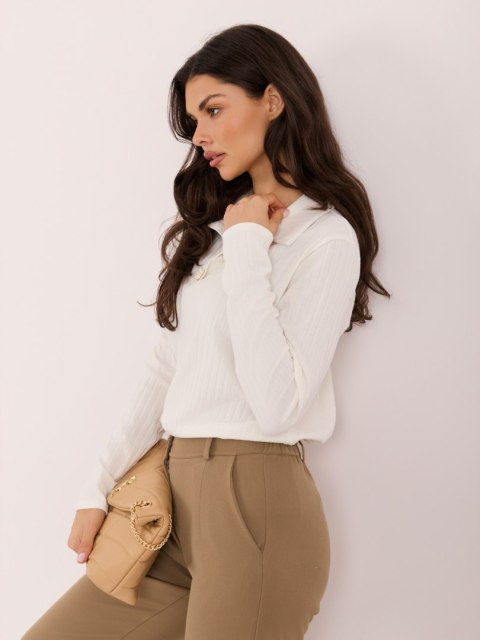 Ecru bluzka damska LAKERTA – stylizacja casual i smart casual