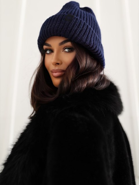 Granatowa zimowa czapka damska beanie z naszywką JAKOB