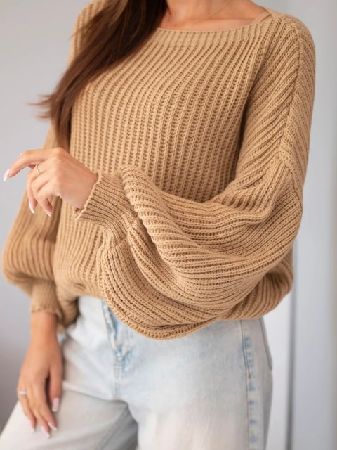 Sweter damski luźny prążkowany z długim rękawem camelowy