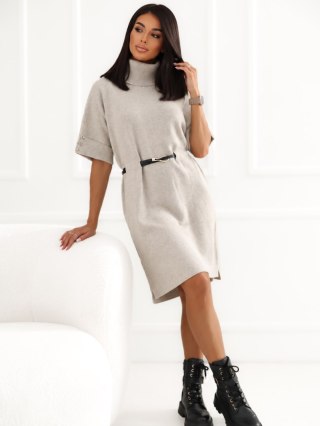 Beżowa dzianinowa sukienka z golfem, paskiem i ozdobnymi guzikami ITALY MODA