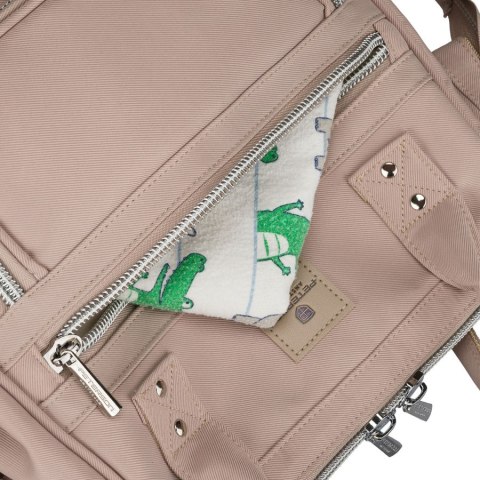 Beżowy plecak mommy-bag wykonany z poliestru, dwukomorowy i zamykany suwakiem - Peterson