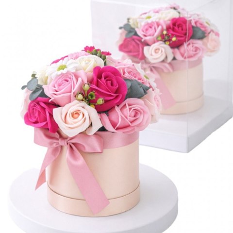 Flower box BUK23 z różowymi i kremowymi kwiatami mydlanymi w jasnym pudełku z różową kokardą